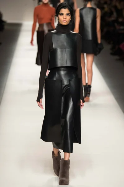 Look 18